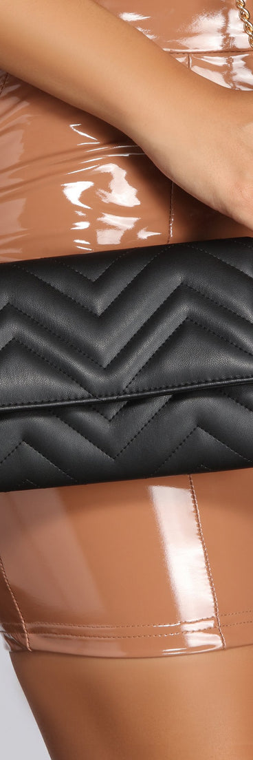 Clutch acolchado esencial